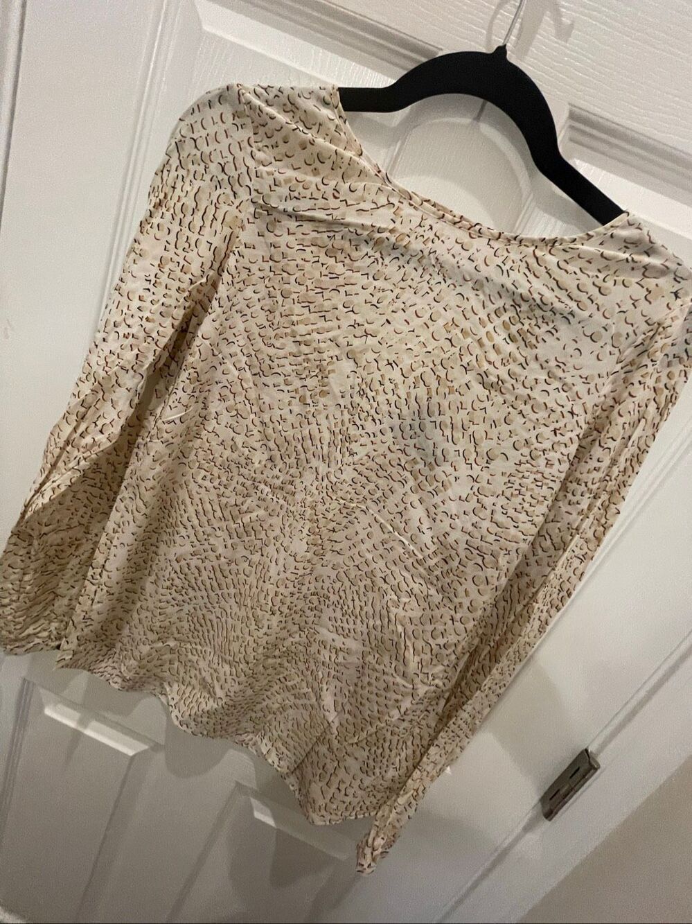 White House Black Market XS silk blouse long sleeve crème